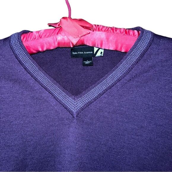 Saks Fifth Avenue purple V-neck men’s long sleeved sweater size large - Picture 3 of 5